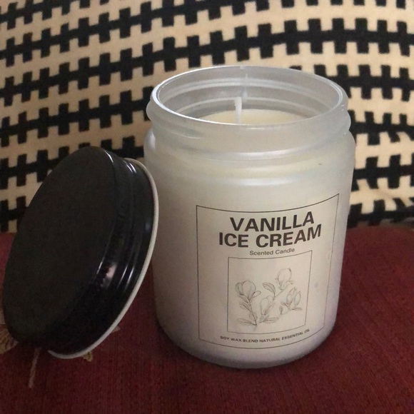 Vanilla Ice Cream Scented Candle - Picture 1 of 3